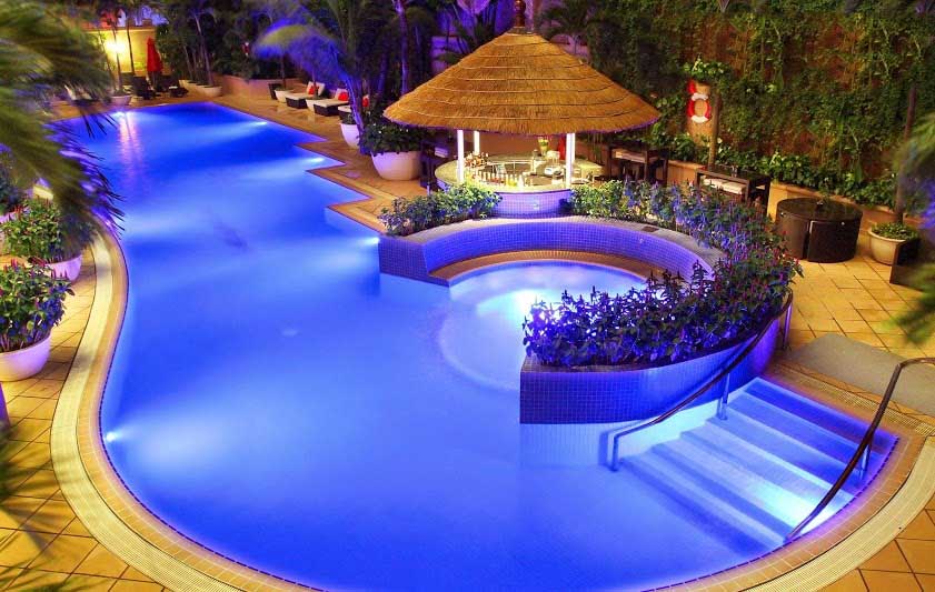 Đèn bể bơi: Cách tính và lựa chọn phù hợp cho công trình