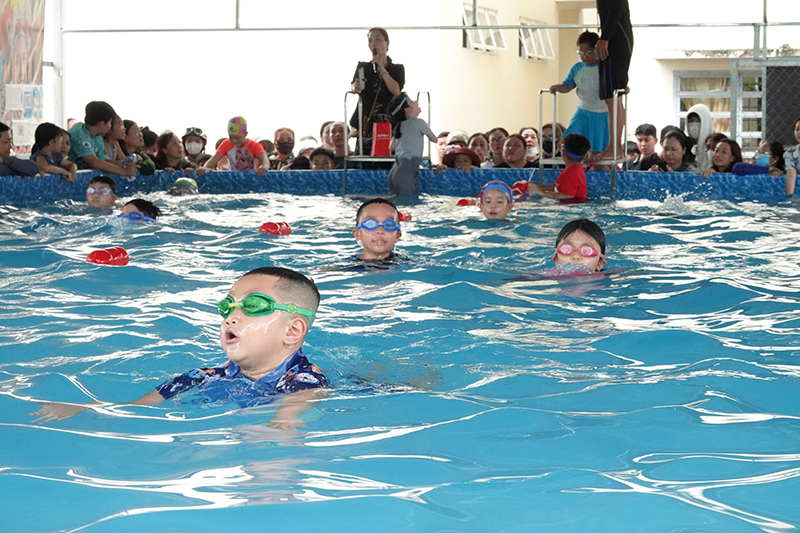 Phổ cập bơi – Xây dựng kỹ năng sống an toàn cho học sinh 
